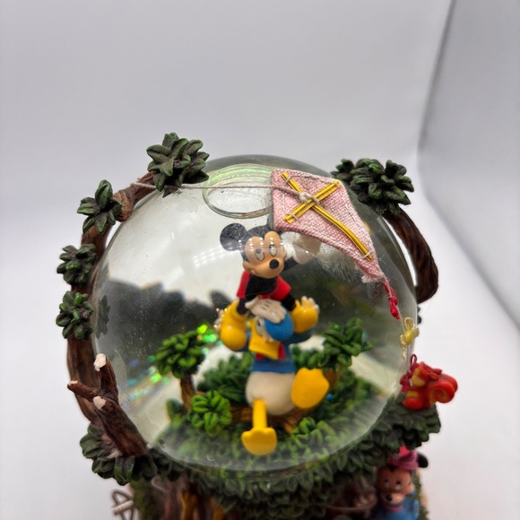 Disney Mickey Mouse and Friends Musical Water Snow Globe Let's Go Fly a Kite - Picture 11 of 16